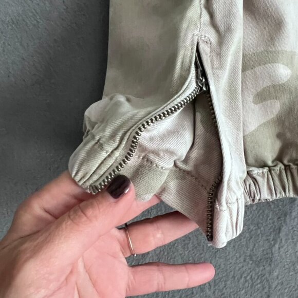 Paige Mayslie Jogger Jeans Faded Beige Camo Print - Picture 10 of 12